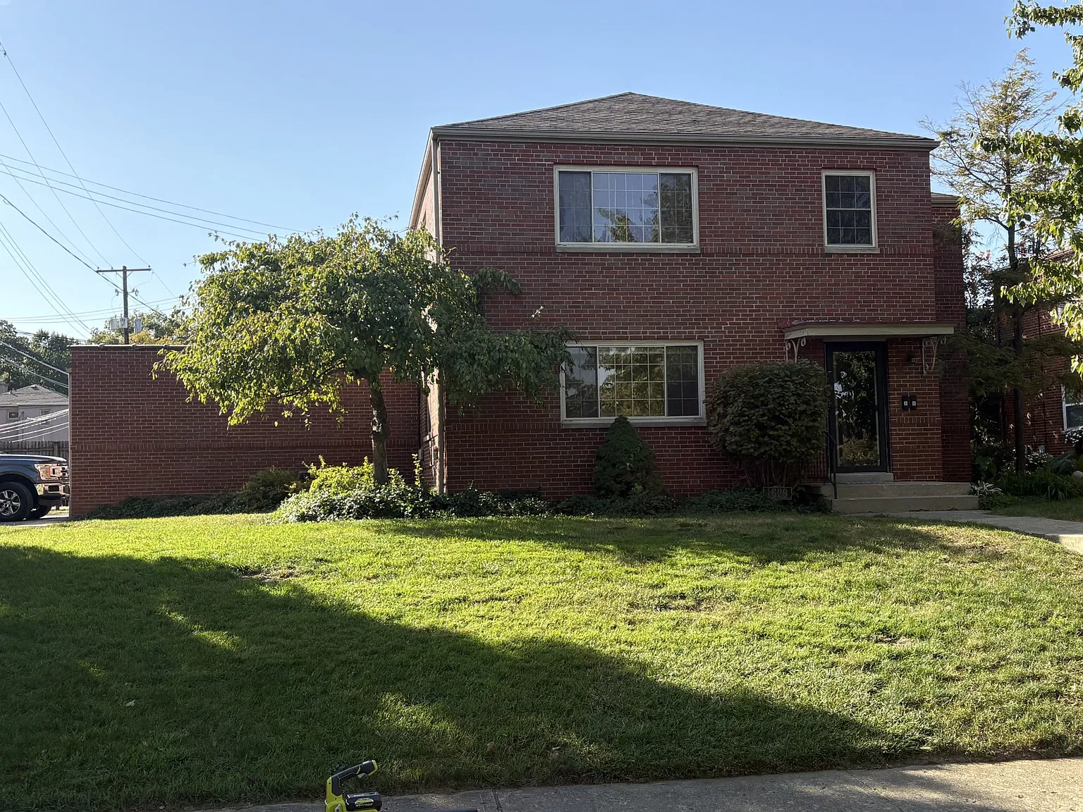3 bed, 1227 sqft, $2,195 — Photo 3