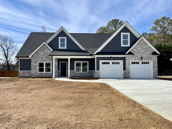 363 Twelve Oaks Dr, Rock Spring, GA 30739