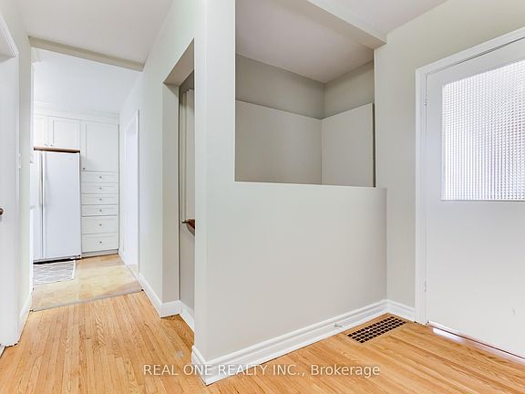 4th image of 349 Horsham Ave