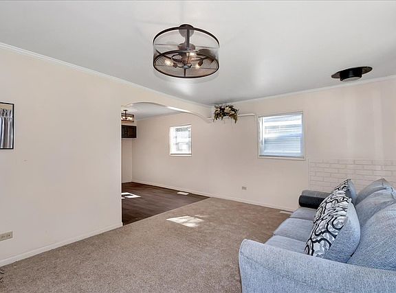 5th image of 427 Navajo St