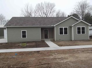 537 S 7th St, Clinton, IN 47842