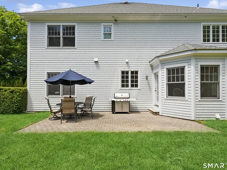 87 Kings Hwy S — Photo 38