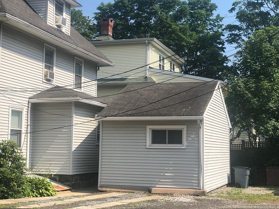 Studio GARAGE Apartment w/Off-Street Parking