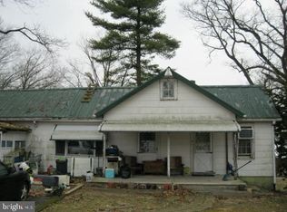 8 Cottonwood Ln, Temple, PA 19560