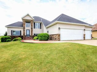 3828 Pebble Hills Dr, Fergus Falls, MN 56537