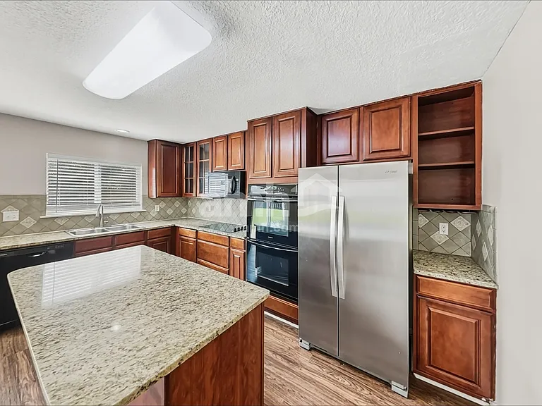 664 Mackenzie Cir — Photo 4