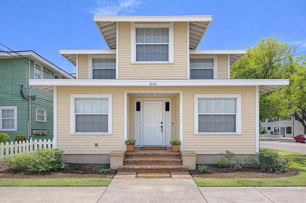 2 bed, 1.0 bath, 1300 sqft, $2,500 — Photo 1