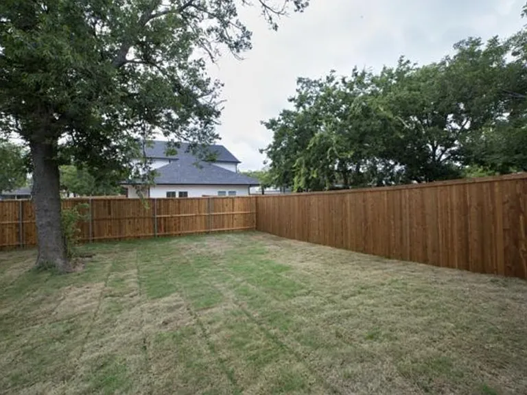 523 N Preston St — Photo 6