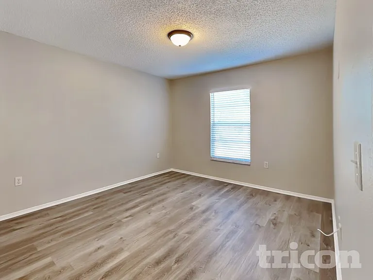 1910 Lillian Ave — Photo 12