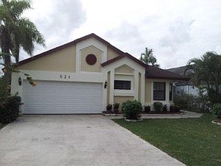 1st image of 621 Laurel Way