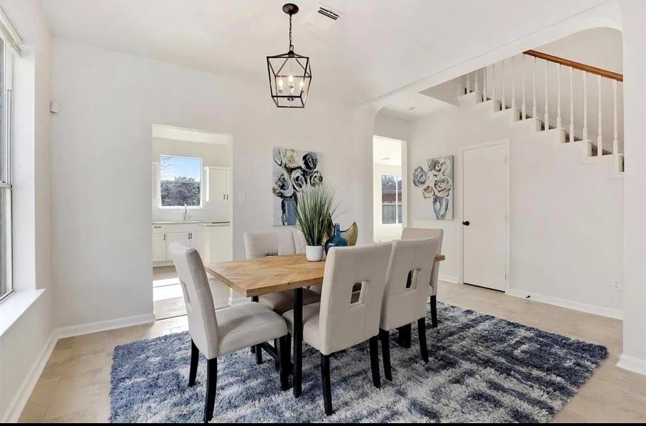 4 bed, 2.5 bath, 2319 sqft, $2,500 — Photo 4