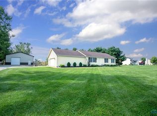 16527 W Poe Rd, Bowling Green, OH 43402