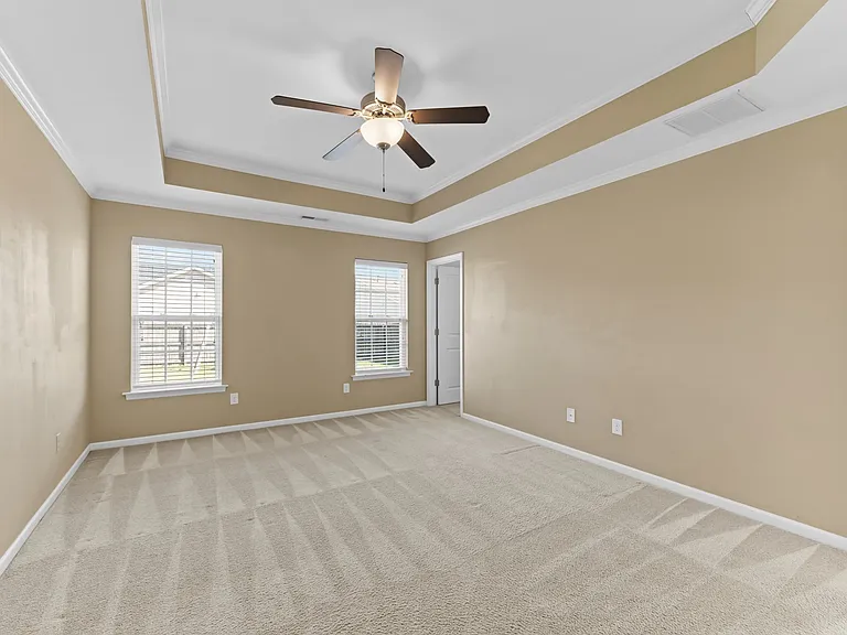 205 Lynden Ln — Photo 4