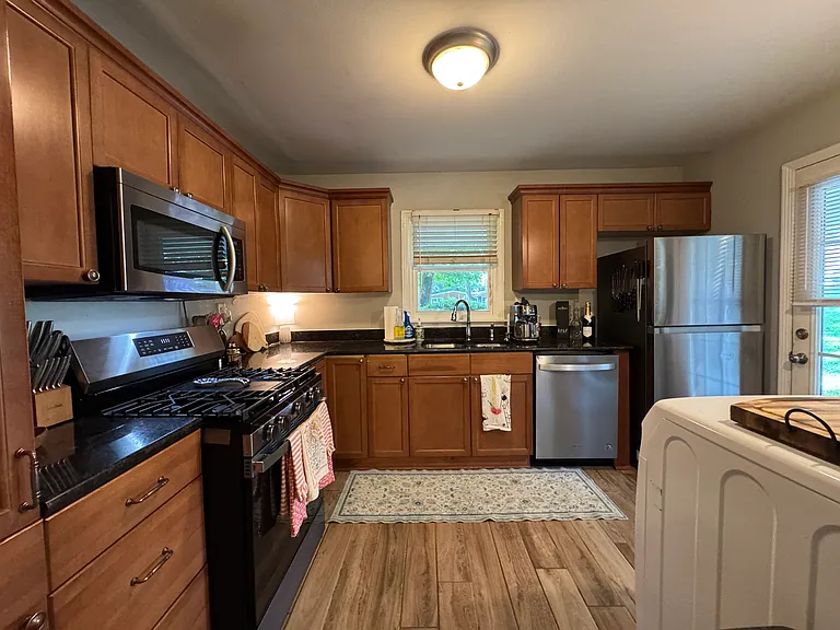 2571 Warwick Cir — Photo 11
