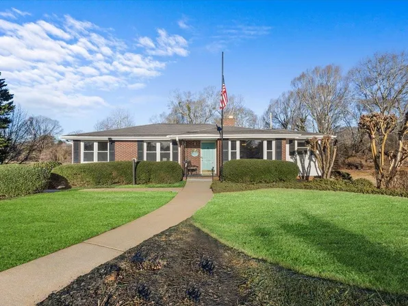 106 N Moore St, Duncan, SC 29334