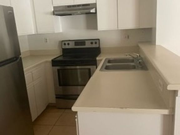 3rd image of 2541 S Sepulveda Blvd APT 2
