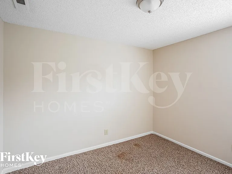 744 Adagio Dr — Photo 8