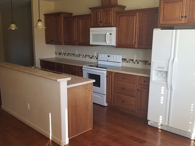 902 College Ave — Photo 4