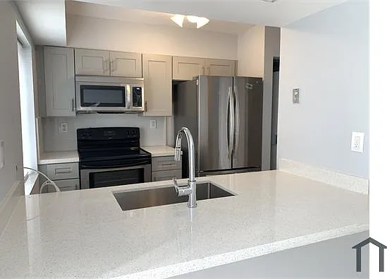 143 Riviera Cir — Photo 1