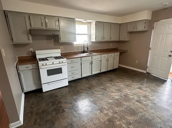 189 Whiting St APT C, New Britain, CT 06051
