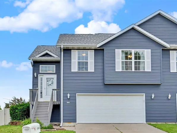 1582 Deerfield Dr, North Liberty, IA 52317