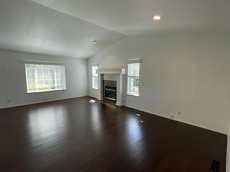1252 NE Forest Rock Ln — Photo 6