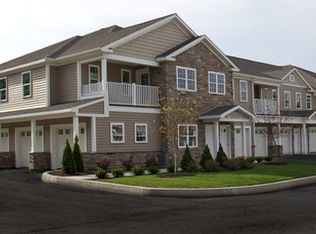 7 Stoneledge Dr APT 12, Troy, NY 12182