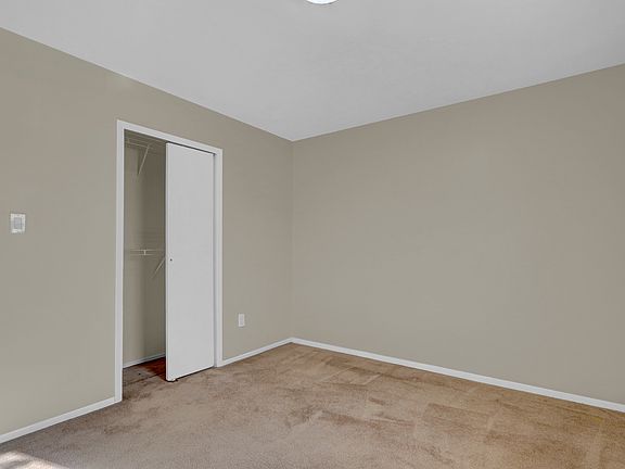 3rd image of 11166 166th St