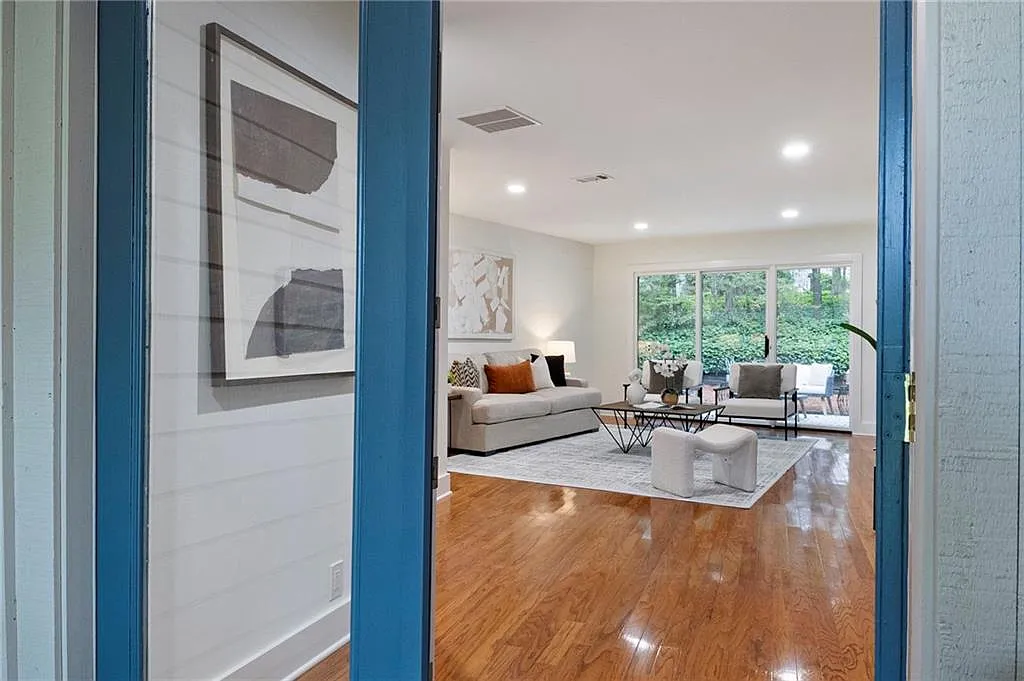 4 bed, 2.5 bath, 2860 sqft, $3,600 — Photo 4