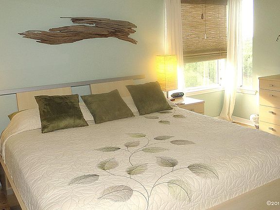 Master Bedroom (king ensuite)