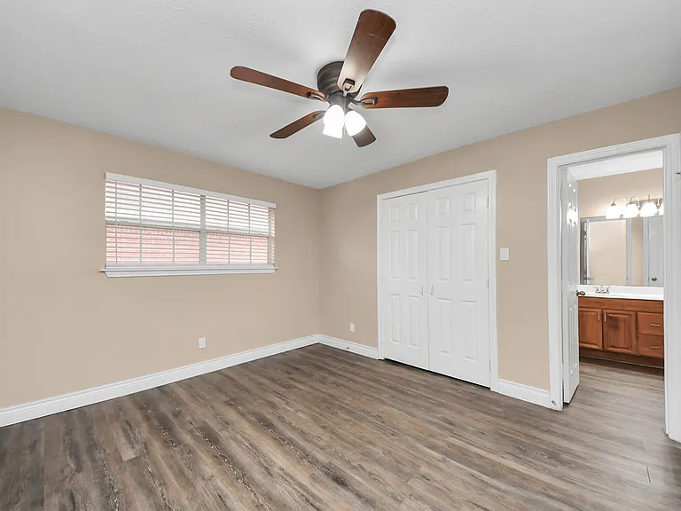 1163 Lovett St — Photo 37