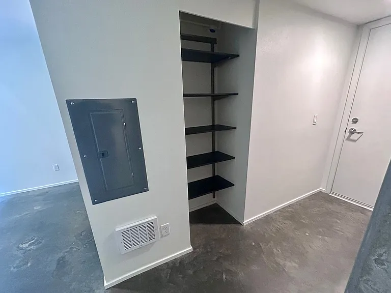 Summit Flats — Photo 15