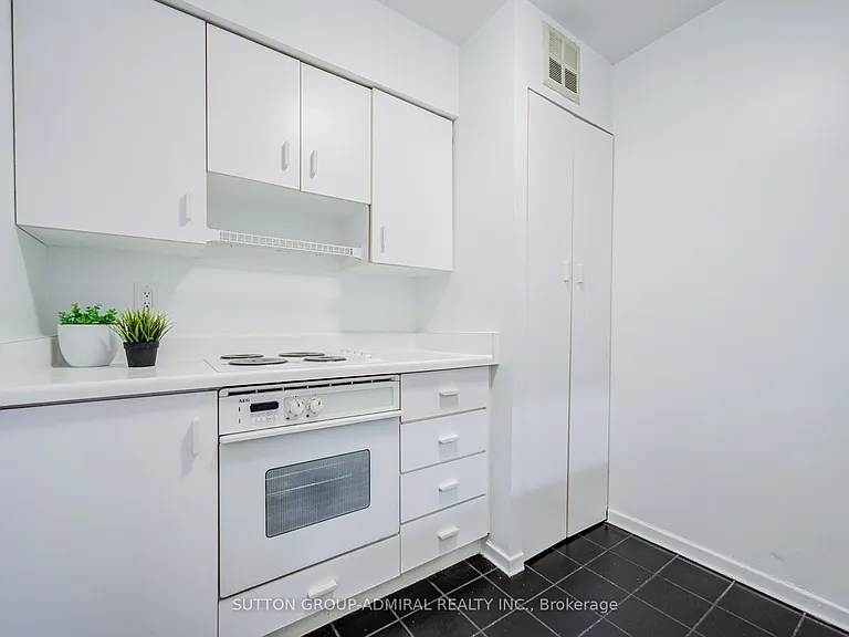 1055 Bay St #716 — Photo 12