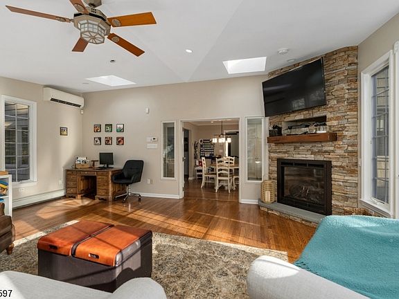 5th image of 6 Penwood Dr
