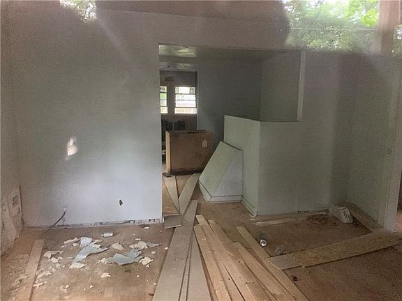 5th image of 1864 Phillips Ave