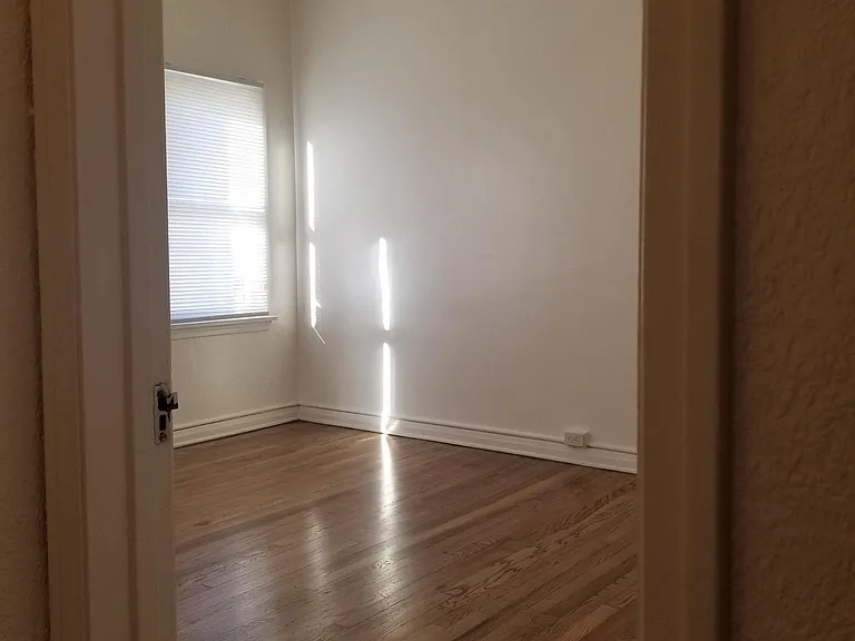 LARGE BEDROOM