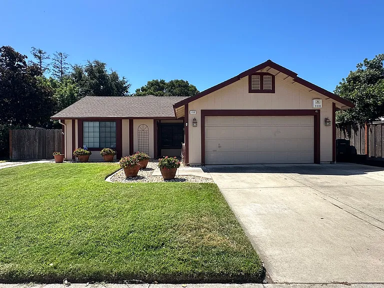 1532 Wawona St — Photo 1