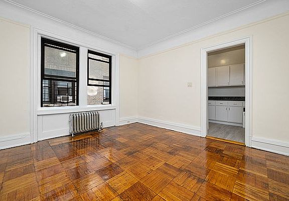 3rd image of 612 W 178th St #33