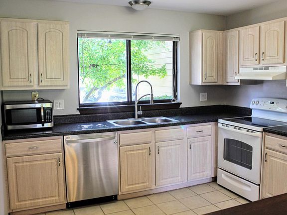 5th image of 967 Brunswick Cir