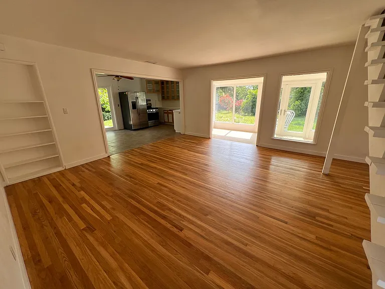 361 Avenida De La Vereda — Photo 2