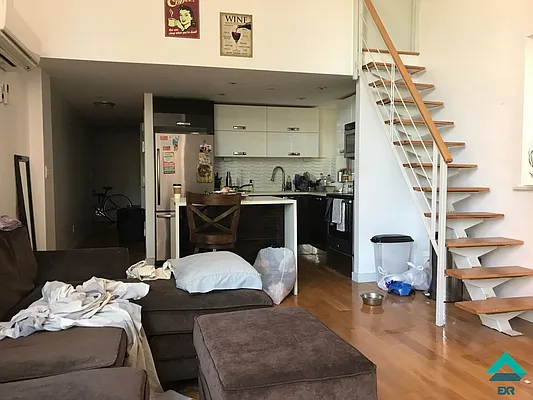 Rented by EXR | media 22