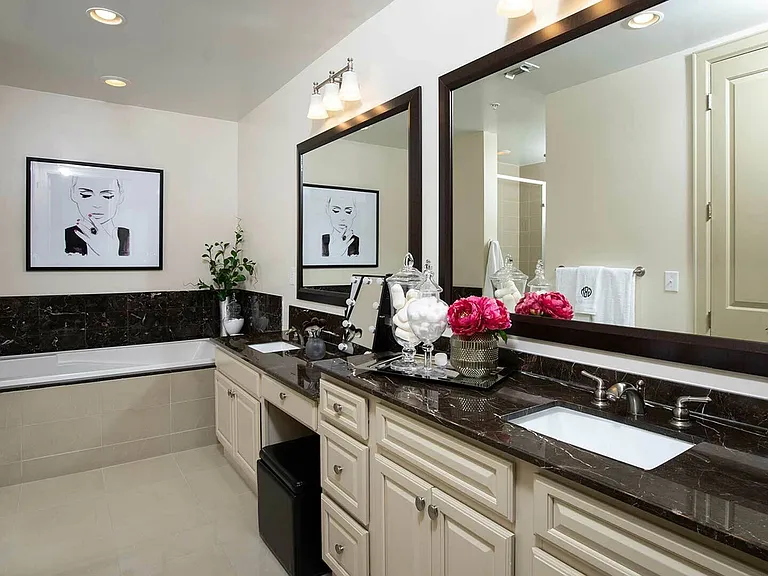 Spa-Like Bath with Soaking Tub and Double Sink Vanity with Kneespace (Willowick Floor Plan)