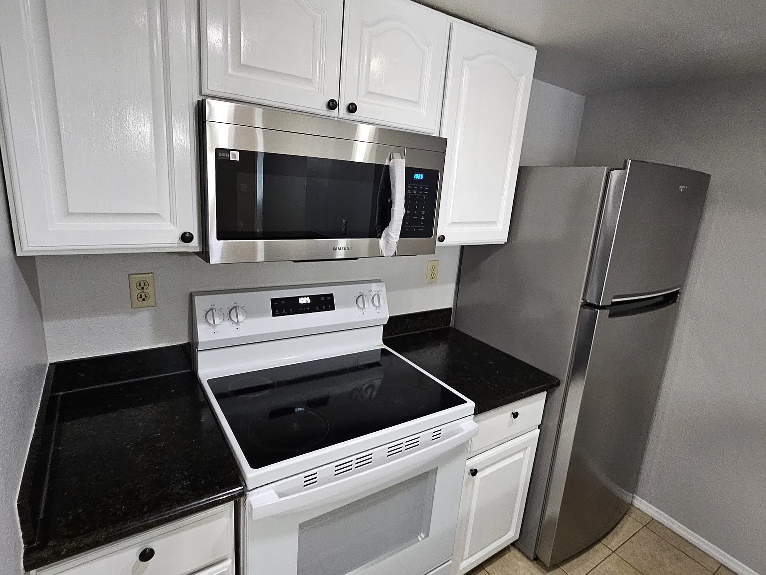 2 bed, 1.5 bath, 942 sqft, $2,150 — Photo 3