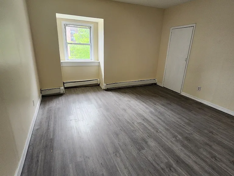 431 Madison Ave #3 — Photo 2