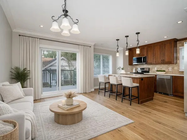 2351 Parkway Blvd #5, Coquitlam, BC V3E 3P2