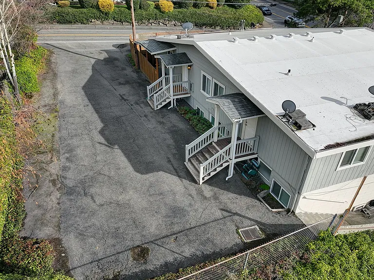 9840 NE 116th Street — Photo 16