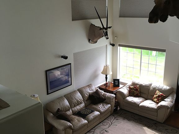 20' vltd living rm ceilings