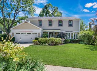 7 Alexandria Dr, Vernon Hills, IL
