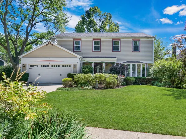 7 Alexandria Dr, Vernon Hills, IL 60061
