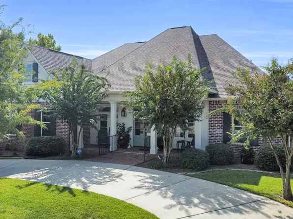 608 Beyer Dr, Bay Saint Louis, MS 39520